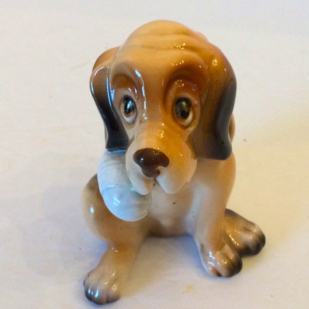 Vintage hound dog) beagle ceramic figurine Japan